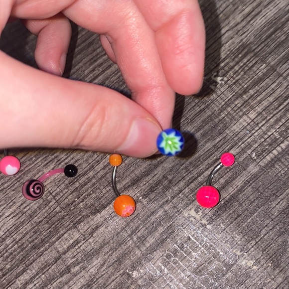 Belly Button Piercing - Picture 4 of 4